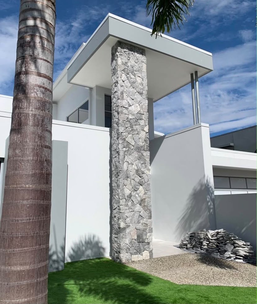 External stone-clad column